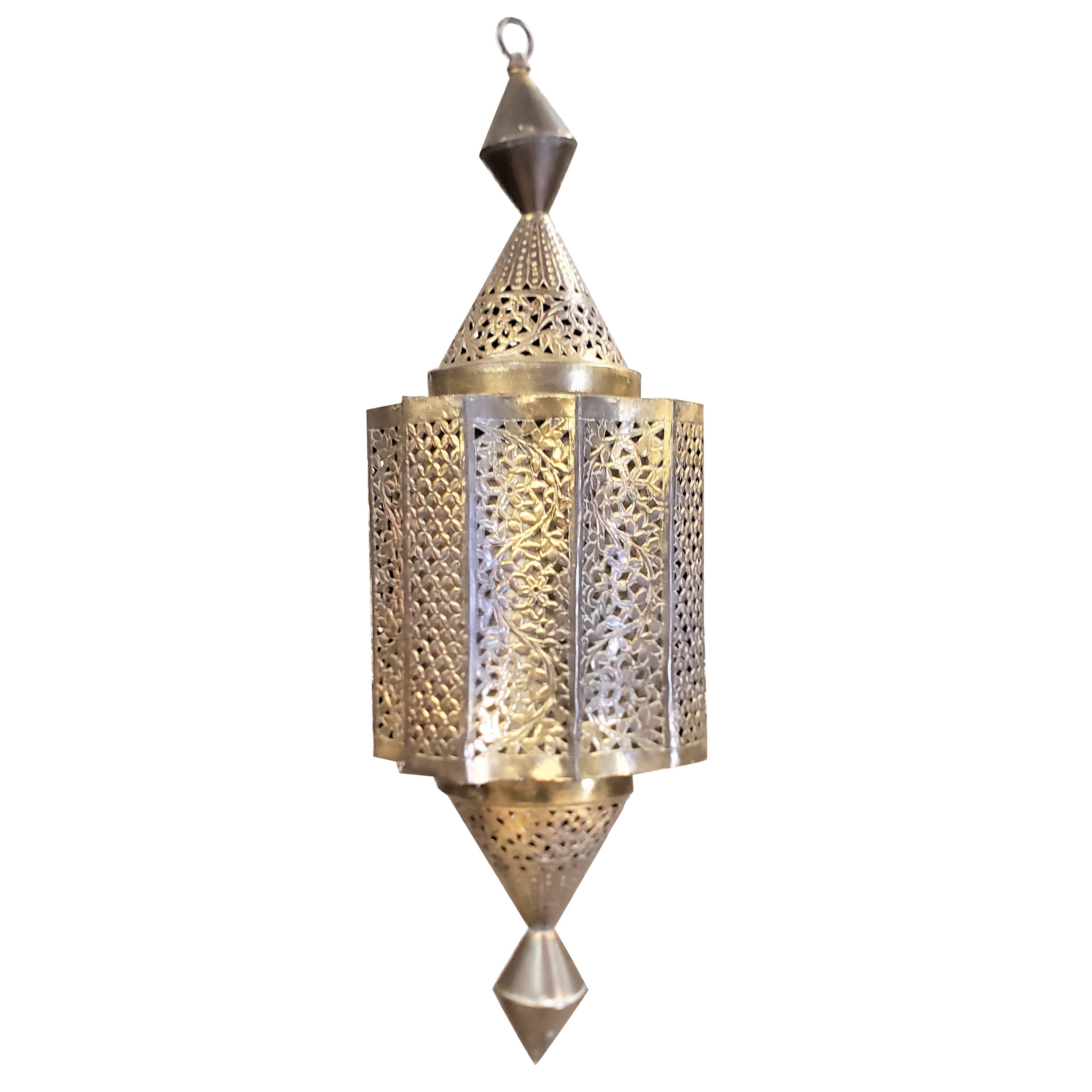 Mid-Century Large Moroccan Moorish Pierced Brass Hanging Lantern oder Swag Light