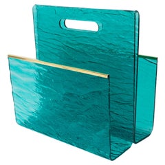 Porte-revues de style Willy Rizzo en lucite turquoise et laiton à effet de glace, 1970