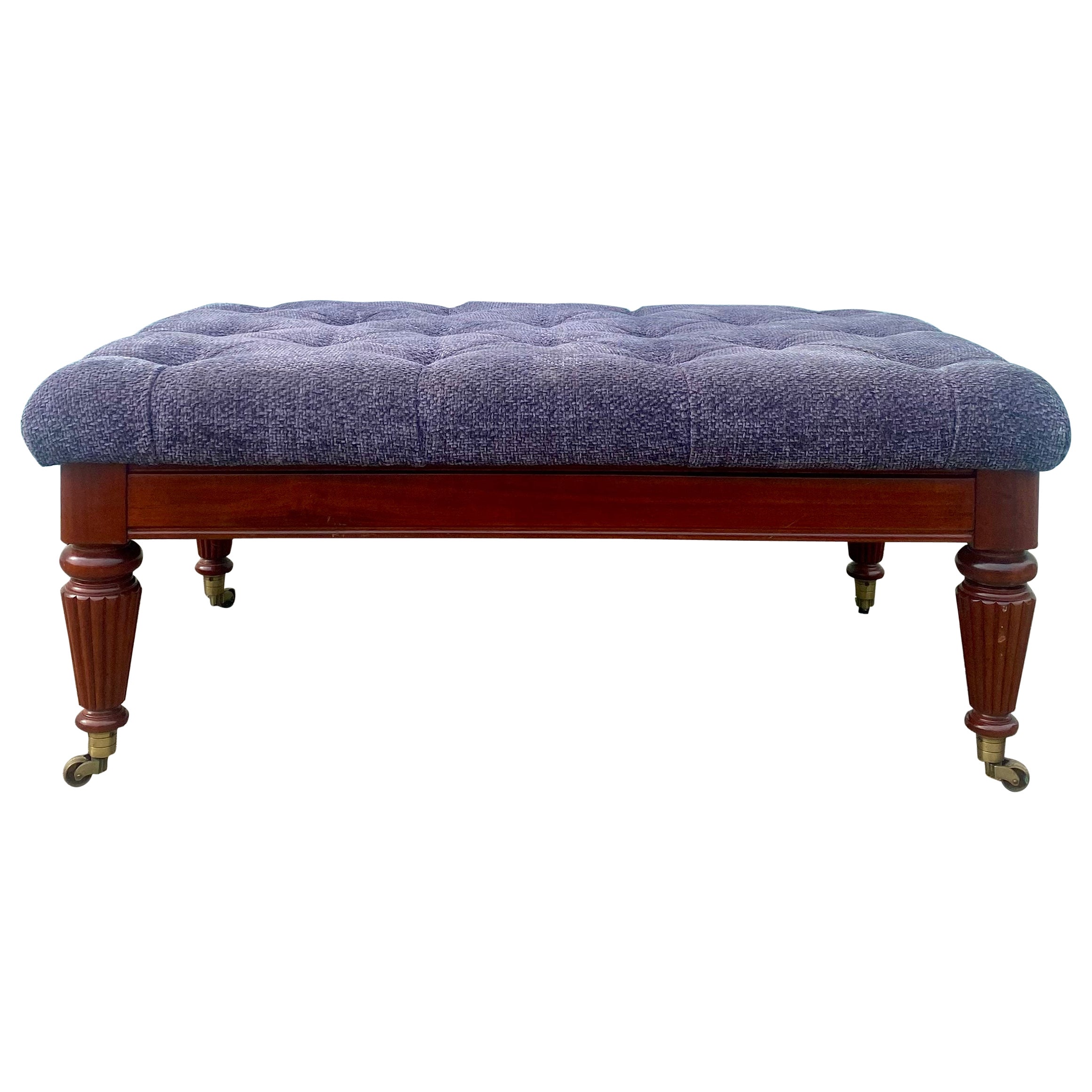 Table basse ottomane en tweed violet touffeté des années 1970 en vente