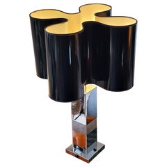 70er Jahre Tischlampe - Frankreich - Metallfuß und Lampenschirm schwarzer Kunststoff thermogeformt