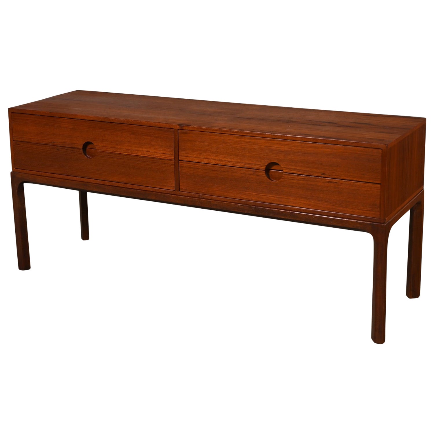 Enfilade bas en teck de style scandinave moderne, modèle n°394 de Kai Kristiansen  en vente