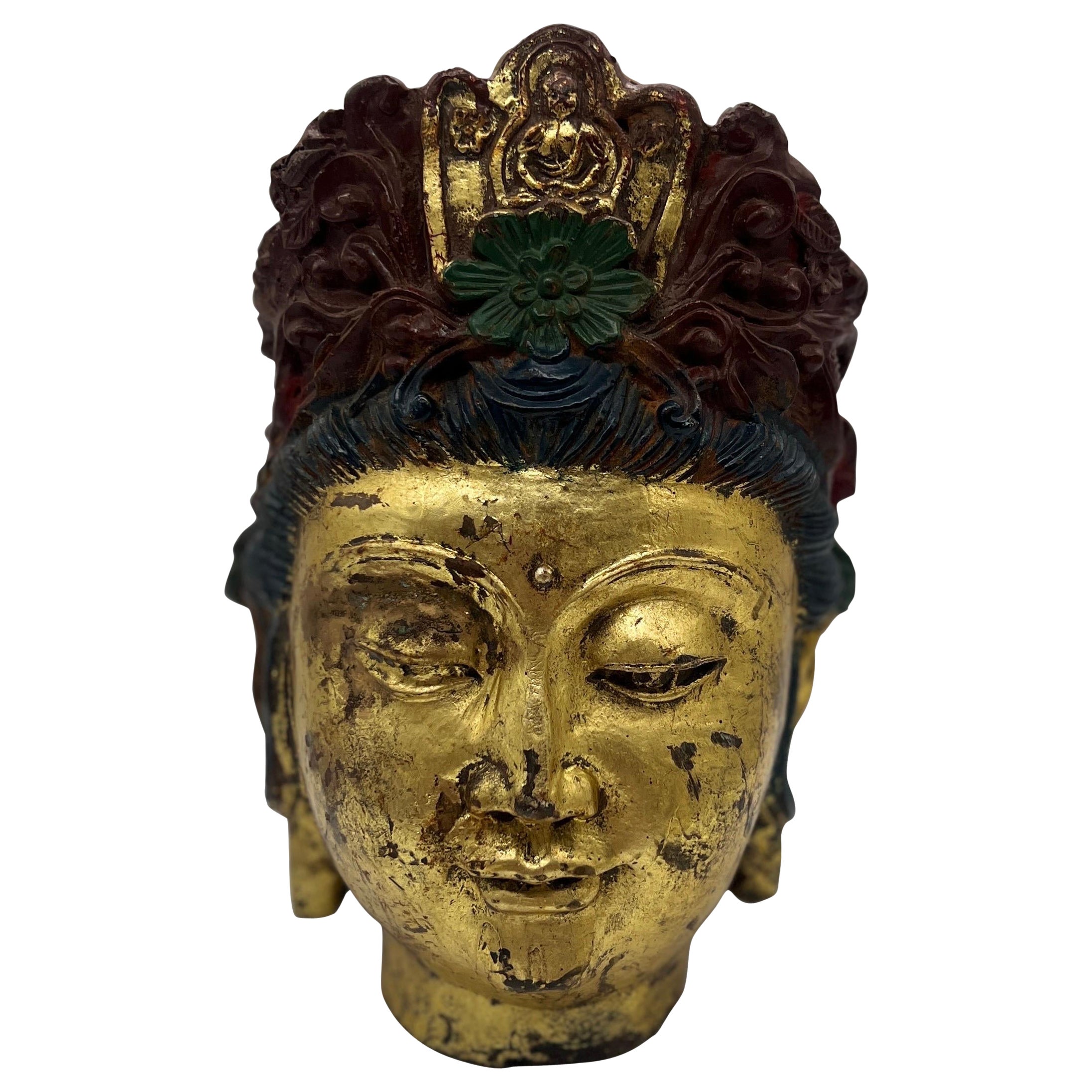 Tête de Bouddha tibétaine ancienne en fonte à décor polychrome en vente