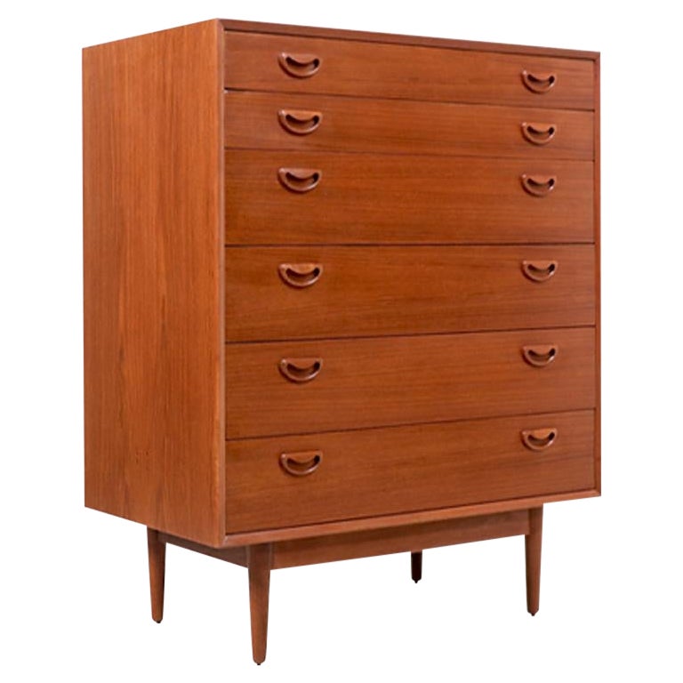 Expertly Restored - Danish Modern Teak Chest of Drawers Dresser  For Sale