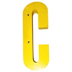 Architektonisches Salvage-Schild „C“ aus einem Krankenhaus in Dallas, 1977 