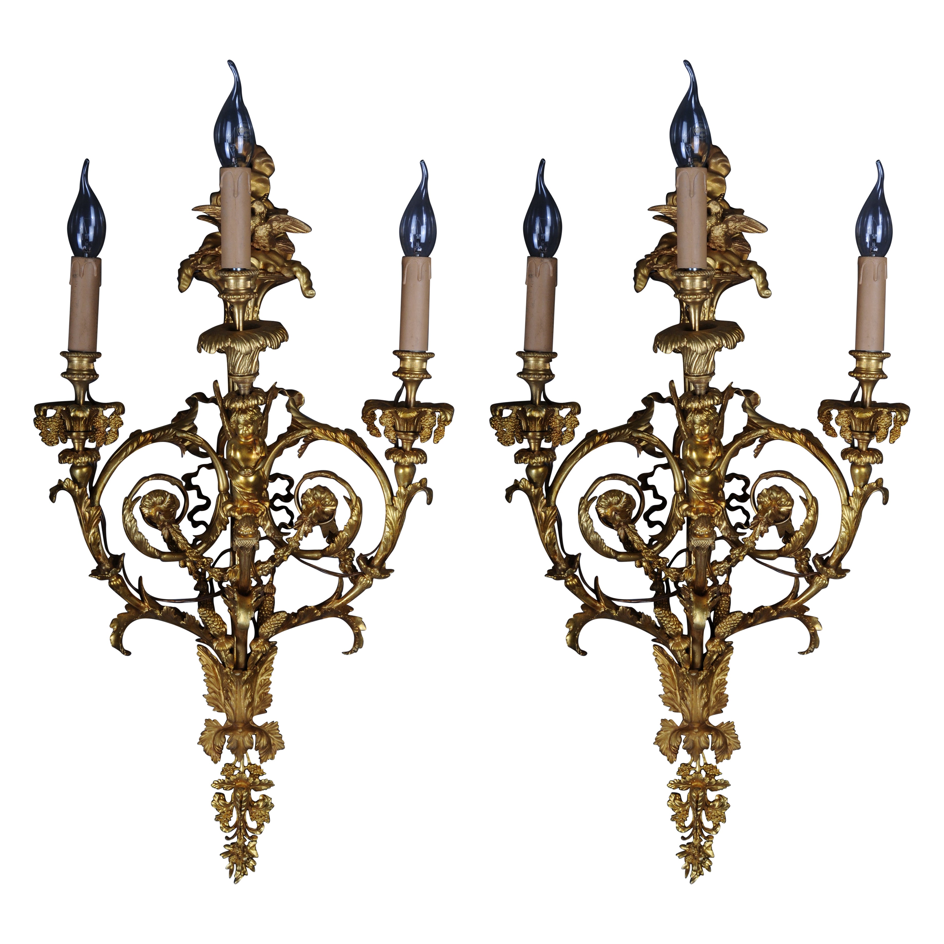 Pair of (2) bronze magnificent sconces, gilded in Louis XV For Sale
