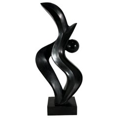 Evelyne Brader-Frank Sculpture contemporaine suisse en basalte noir, intitulée "Angoona"