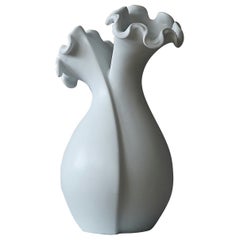 Weiße Vase „Surrea“ von Wilhelm Kage für Gustavsberg Studio, Schweden, 1940er Jahre