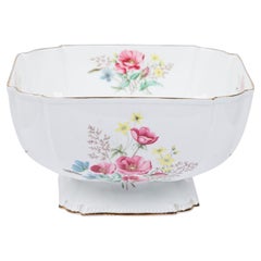 Aynsley Mid-Century English Bone China Centerpiece Bowl with Floral Decoration (bol de centre de table en porcelaine osseuse du milieu du siècle avec décoration florale)