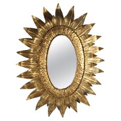 Miroir en métal doré en forme de soleil, datant des années 1950.
