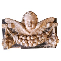 Rare sculpture toscane en marbre "Ange heureux classique avec guirlande de fruits" 18ème siècle.