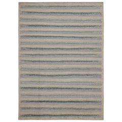 Rug & Kilim's Teppich im skandinavischen Stil in Beige und Blau gestreift