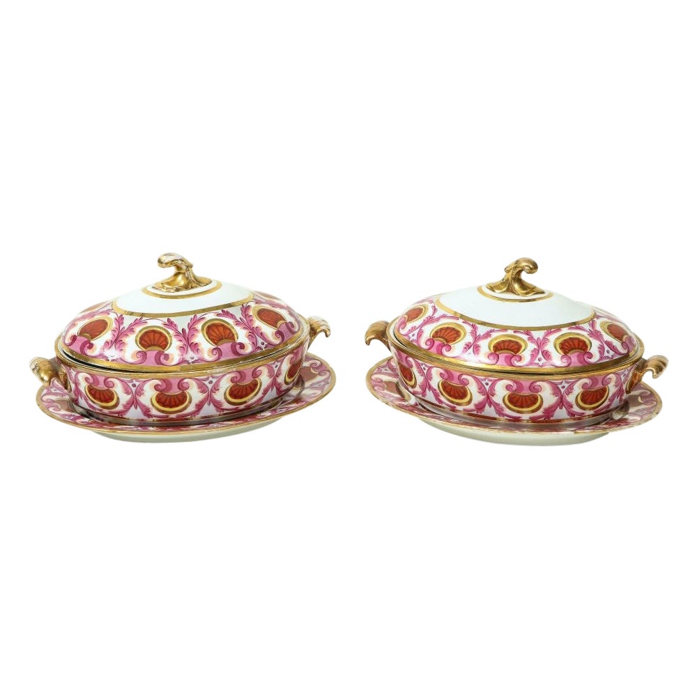 Coppia di zuppiere coperte in porcellana inglese, probabilmente Coalport Porcelain