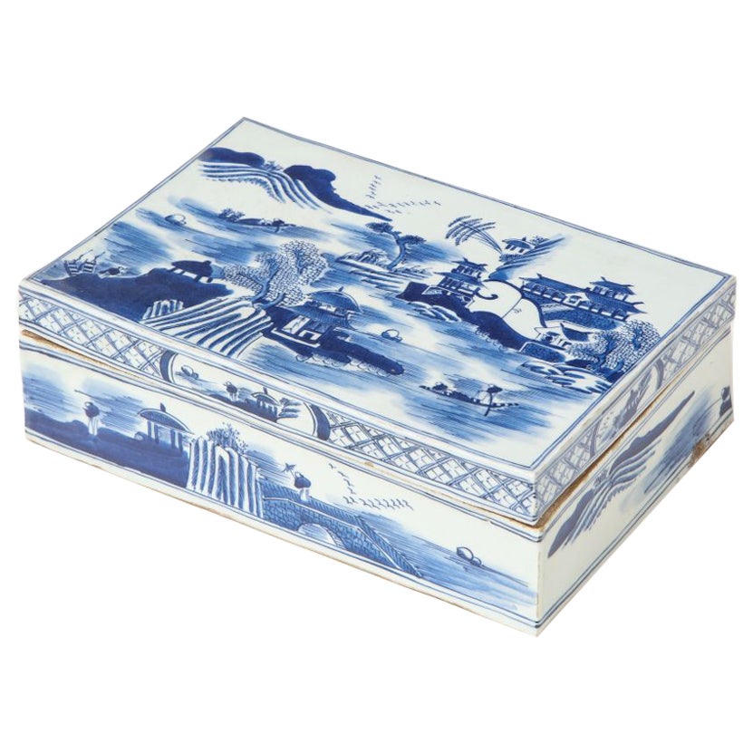 Chinese Export Blue and White Porcelain Box For Sale