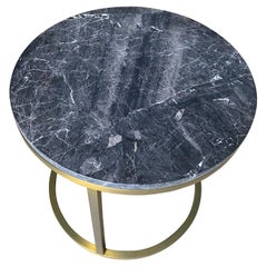Table basse ronde Diana fabriquée sur mesure en laiton plaqué et en marbre Nero