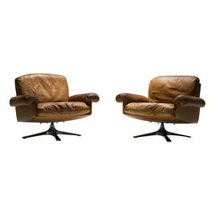 Rich patinated DS 31 leather lounge chairs by De Sede Swiss
