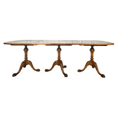 Ancienne table de salle à manger anglaise en ronce de noyer circa 1890