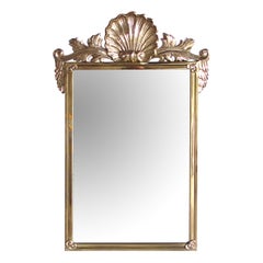 Miroir italien de style Hollywood Regency en laiton massif avec crête de coquillage surdimensionnée