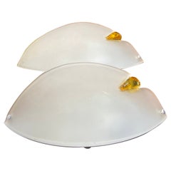 Two Italian Modern Wall Lights in Hand Crafts Satin Murano Glass by AV Mazzega (Deux lampes murales modernes italiennes en verre de Murano satiné fabriqué à la main par AV Mazzega)