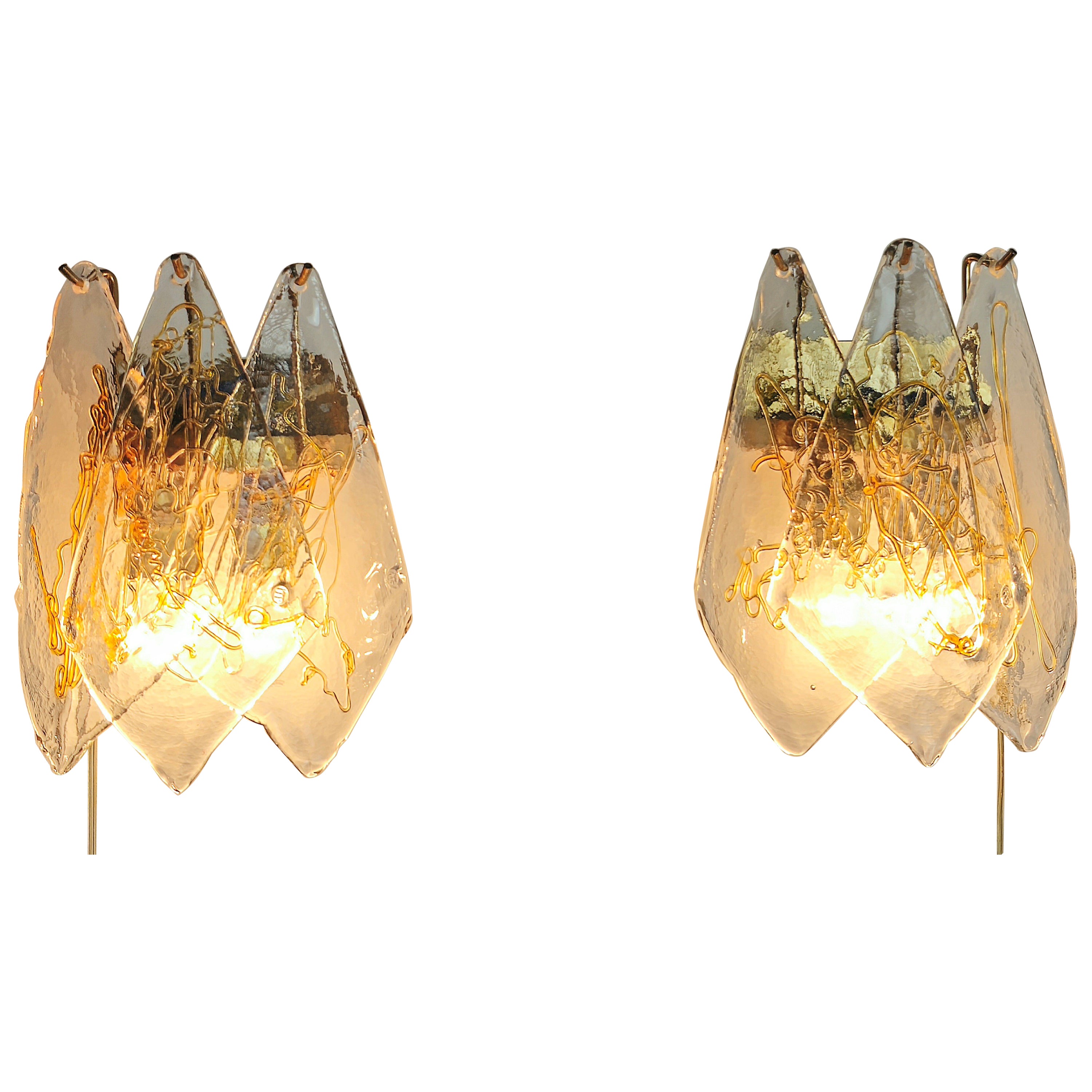 Set of 2 wall lamps produced in the 80s in Italy by La Murrina.
Each single lamp has a golden metal structure that supports 3 bat-shaped Murano glasses handcrafted with decorative gold-colored finishes, all with the original Murrina stamp.



Note: