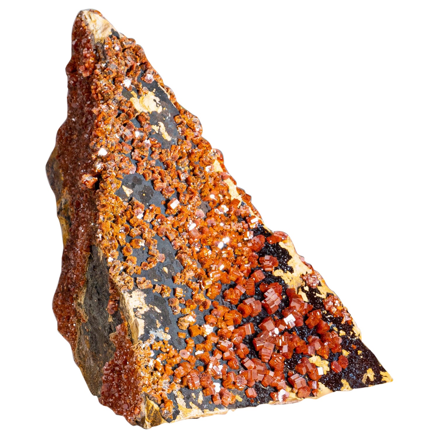 Amas de cristaux de vanadinite sur matrice de Mibladen, montagnes de l'Atlas, Khénifra Pr