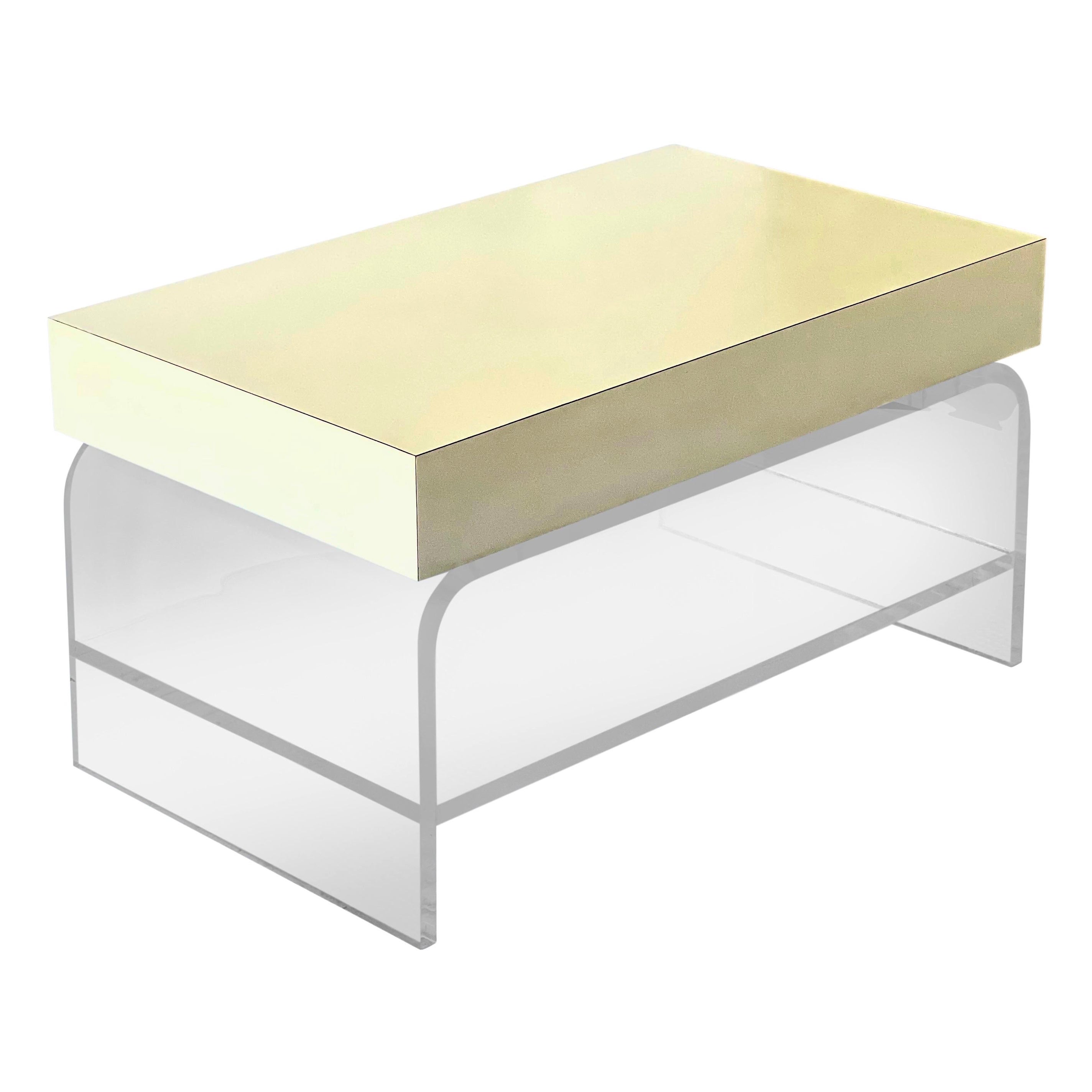 Petite table basse vintage en Lucite avec plateau en stratifié en vente