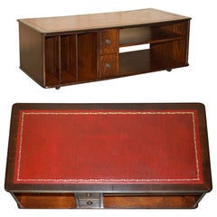 ViNTAGE MESA DE CAFÉ DE CUERO OXBLOOD Y MADERA LAMINADA PARTE DE UNA GRAN SUITE
