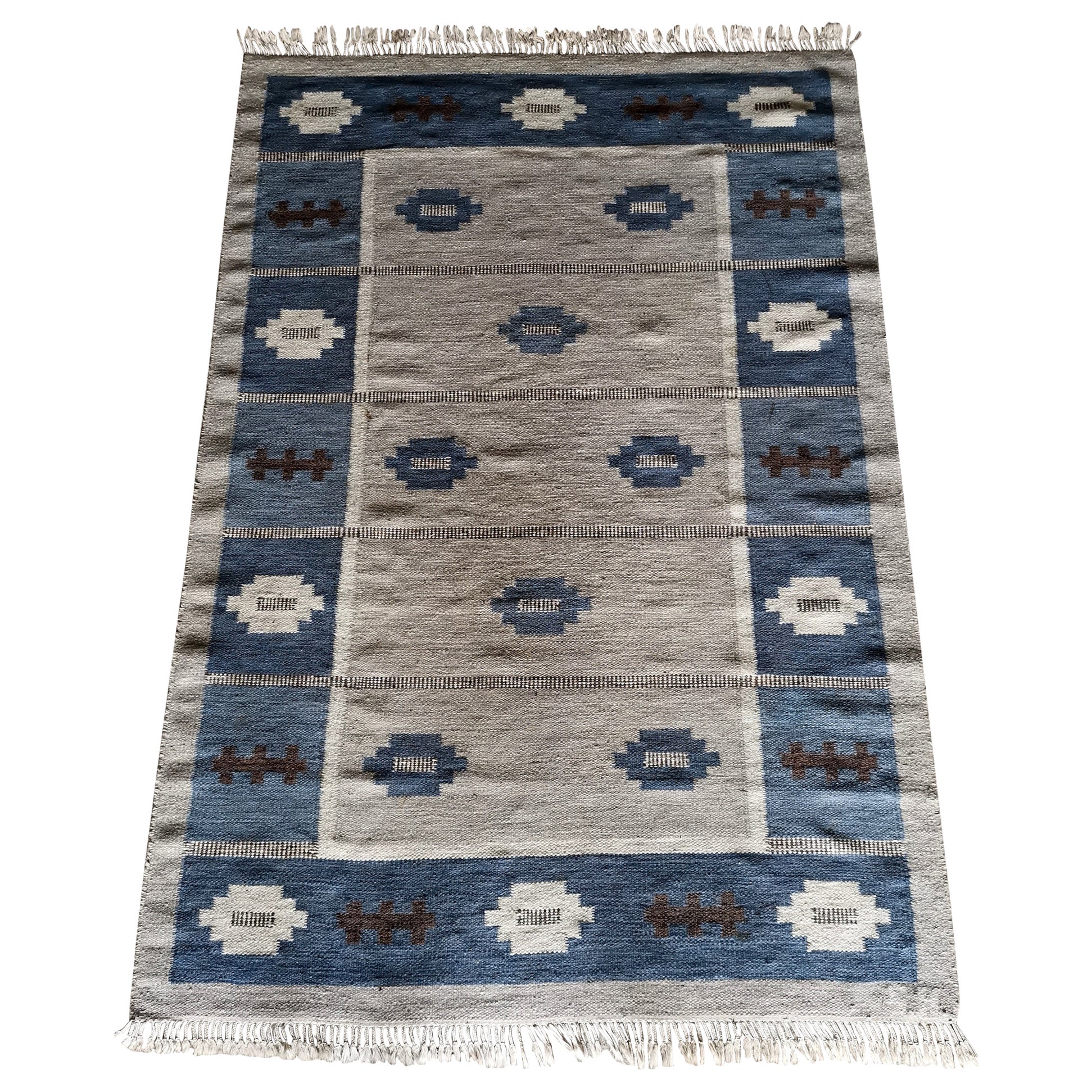 Large Swedish flatweave rölakan carpet Svensk Hemslöjd, signed SH, Sweden 1950s For Sale