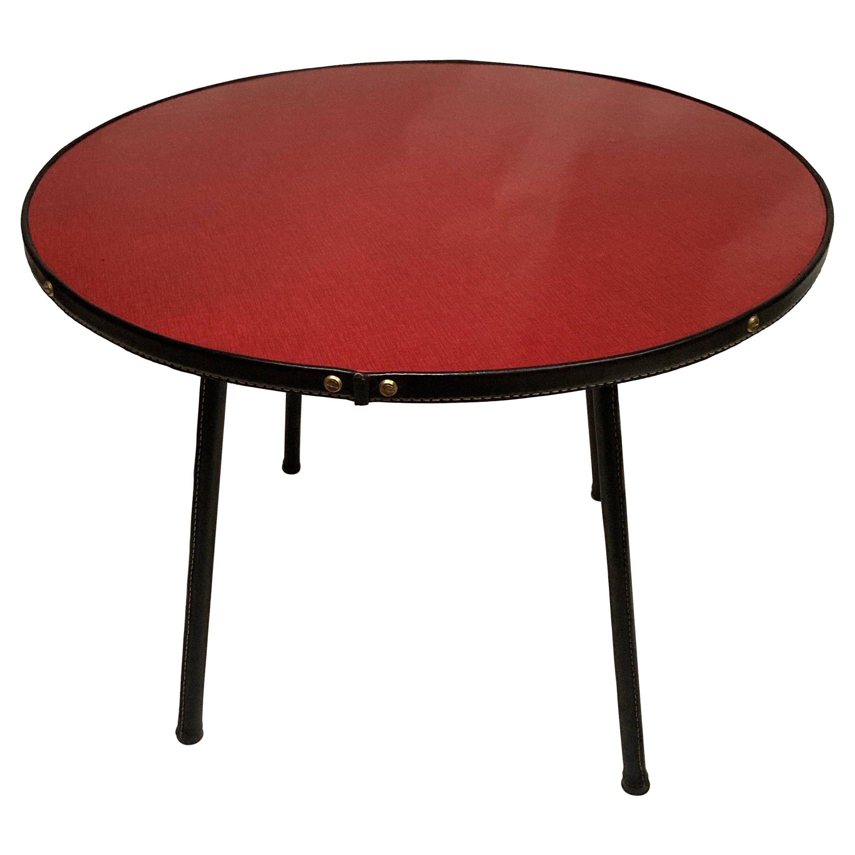 Table circulaire en cuir Stitch et formica des années 50 par Jacques Adnet