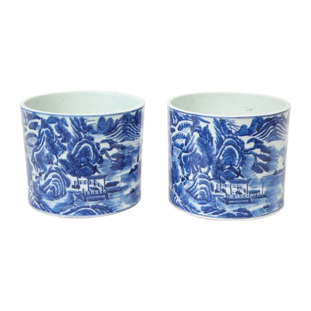 Paire de lavis à pinceaux chinois en porcelaine bleue et blanche