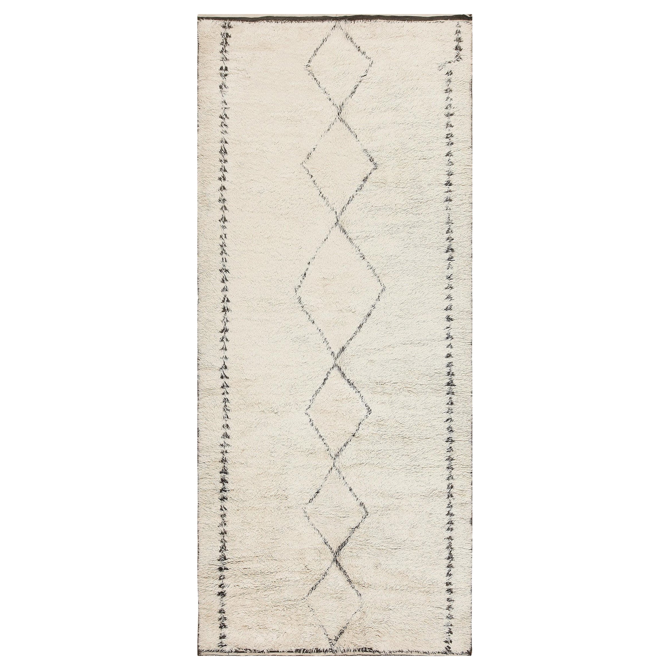 Vintage Moroccan Beni Ourain Shag Rug. Size: 6' 4" x 13' 7" For Sale