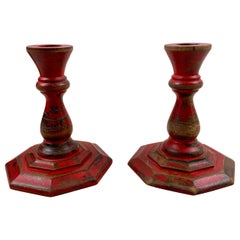 Pareja francesa de candelabros de teatro parisinos de madera torneada patinada roja XIX