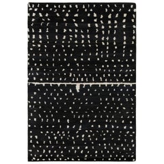 Rug & Kilim's Modern Modern Moroccan Style Rug in Black and White Geometric Pattern (tapis de style marocain moderne à motifs géométriques noirs et blancs)