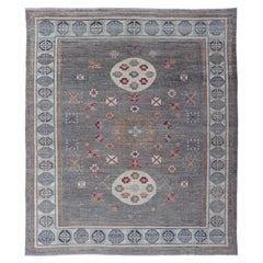 Tapis Modernity Khotan avec médaillons dans les tons gris, rouge et Brown