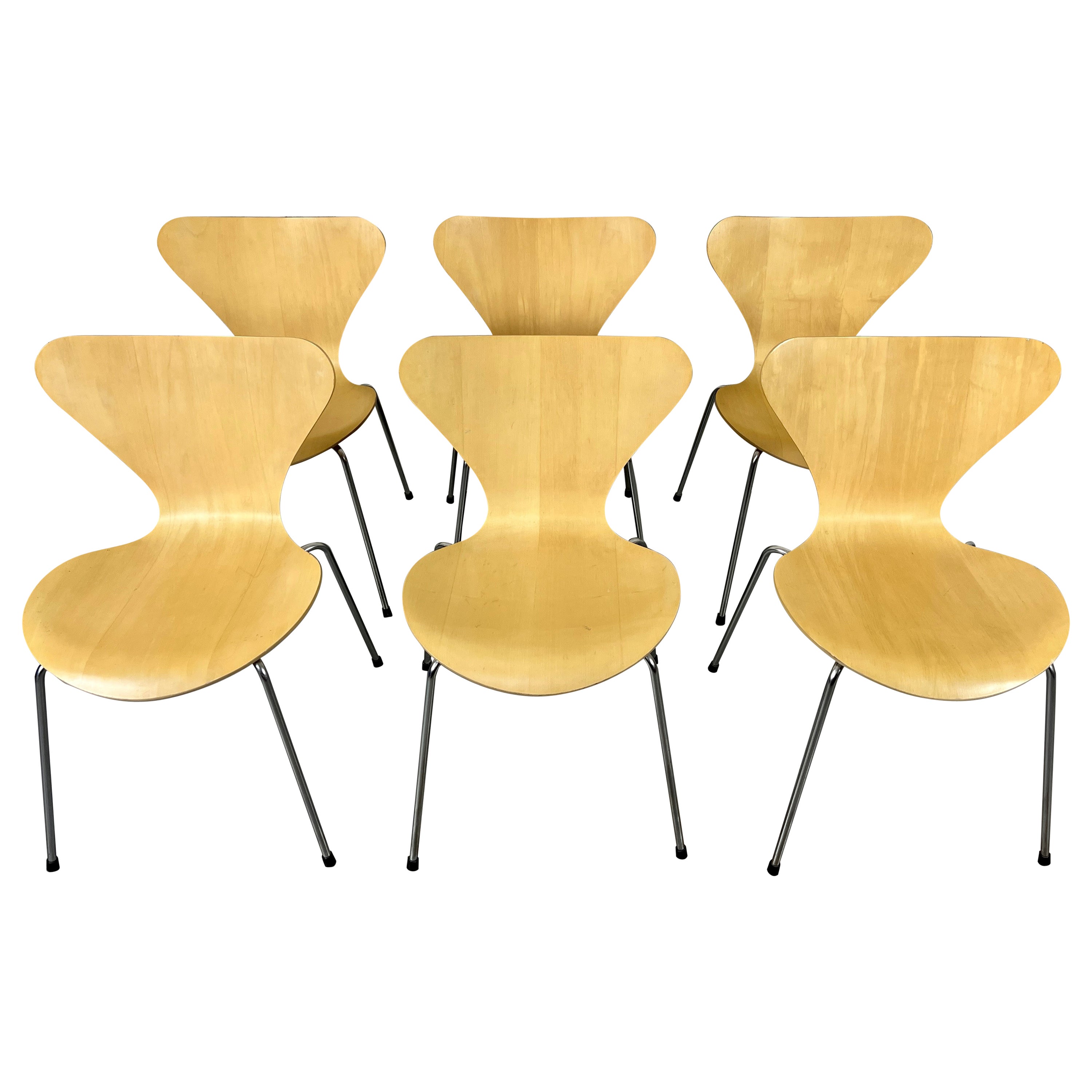 7 chaises empilables de la série Arne Jacobsen pour Fritz Hansen en vente