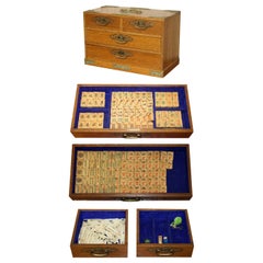COLLECTABLE ORIGINAL ANTiQUE CHINESE CIRCA 1880 MAHJONG SET INCLUDING COUNTERS