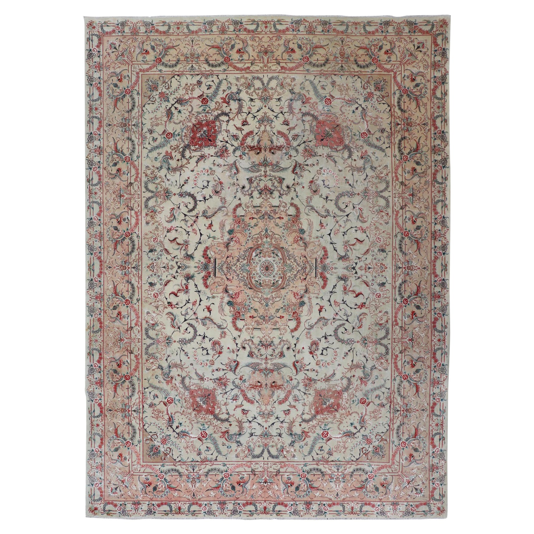 Tappeto a medaglione in lana e seta Vintage Fine Tabriz Design con fiori intricati in vendita