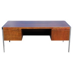 A Richard Schultz for Knoll 1960s Mid-Century Modern Rosewood Executive Desk #4146 (Bureau de direction en bois de rose)