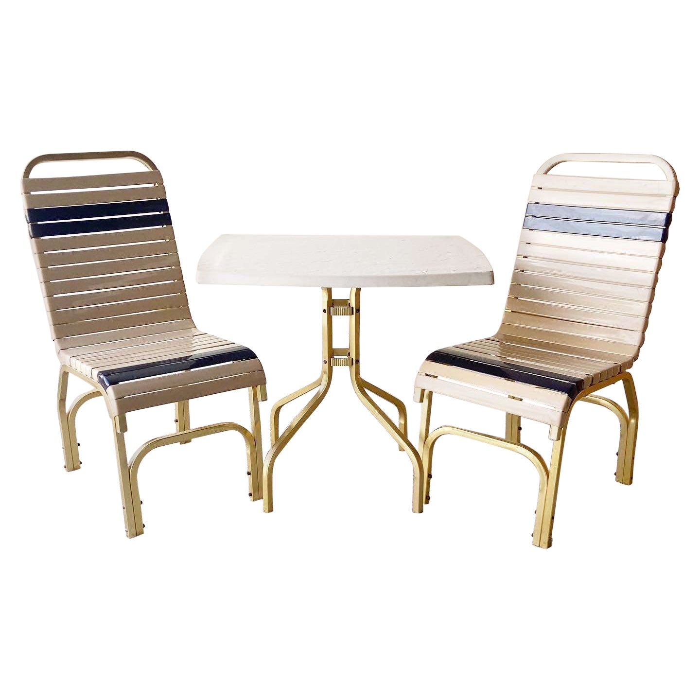 Miami Gold Beige & Blau Metall Poolside Stühle und Tisch - 3 Pieces im Angebot