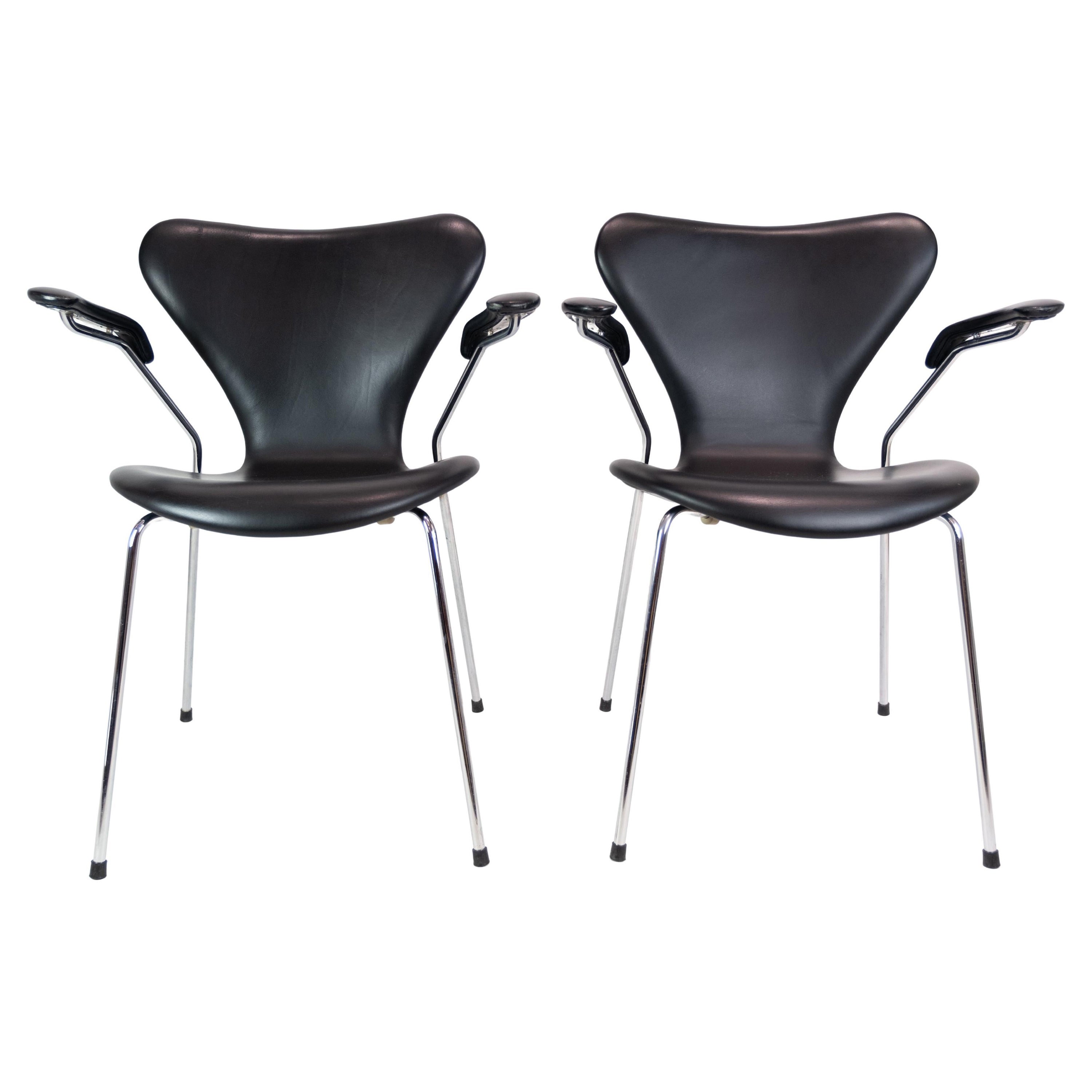 Sedia Serie Sette Modello 3207 in Pelle Nera Di Arne Jacobsen Per Fritz Hansen