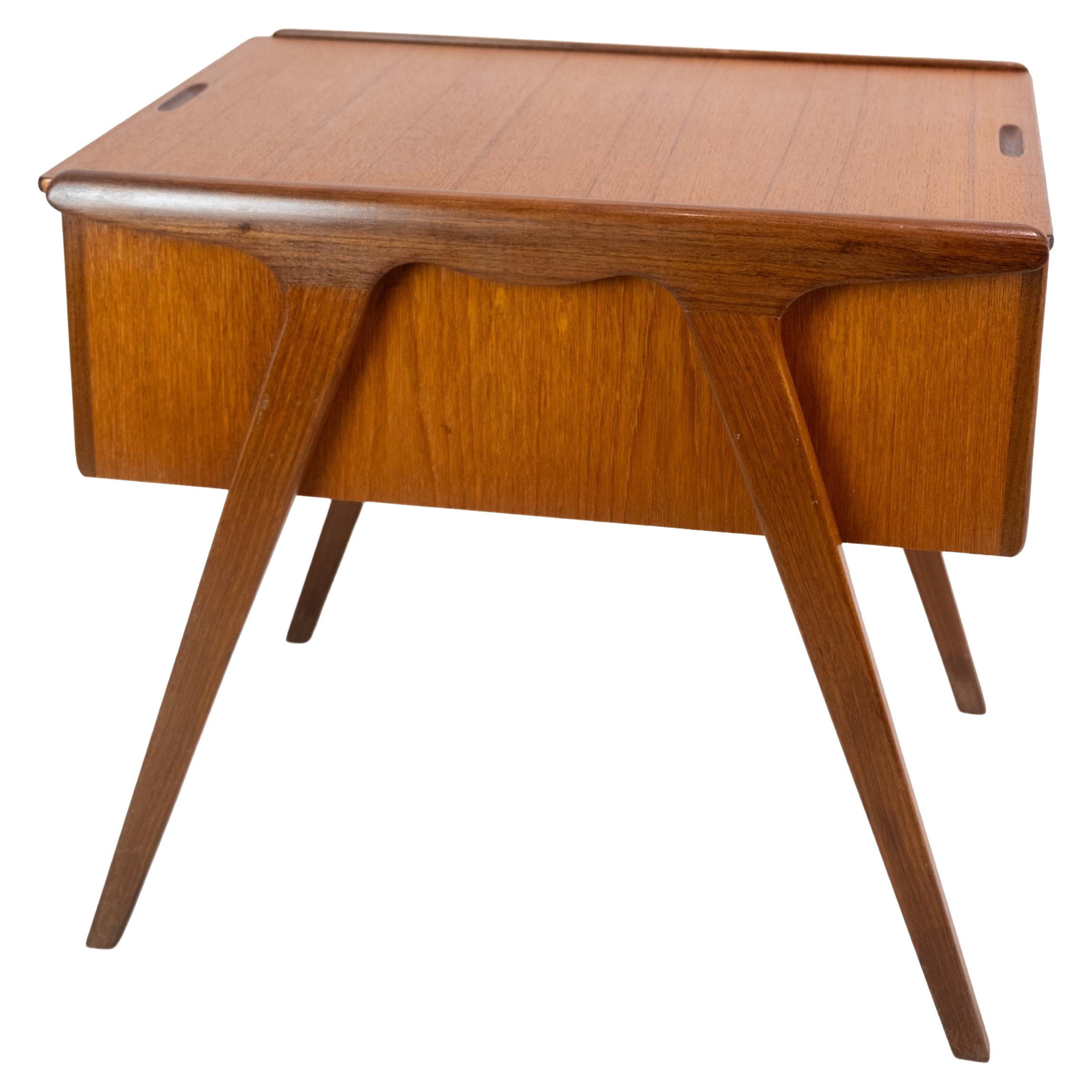 Nähtisch aus Teakholz, dänisches Design aus den 1960er Jahren im Angebot