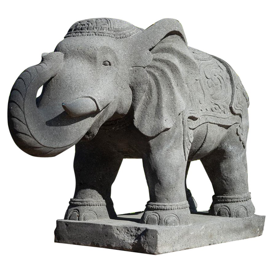 Nouvellement fabriqué grand éléphant en pierre de lave d'Indonésie - OriginalBuddhas