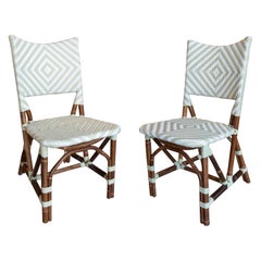 Paire de chaises en matériau synthétique et bambou pour utilisation extérieure