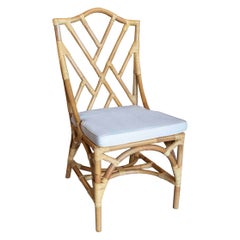 Sedia in bambù fatta a mano con cuscino beige