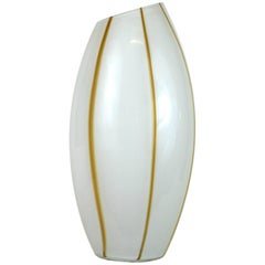 Seguso Vase aus weißem Glas mit Karamellstreifen von Seguso