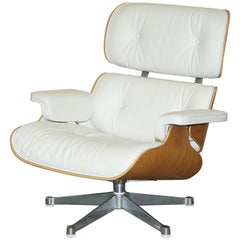 VITRA CHARLES & RAY EAMES SILLÓN DE SALÓN EN CUERO BLANCO CON MADERA DE CEREZO AMERiCANA