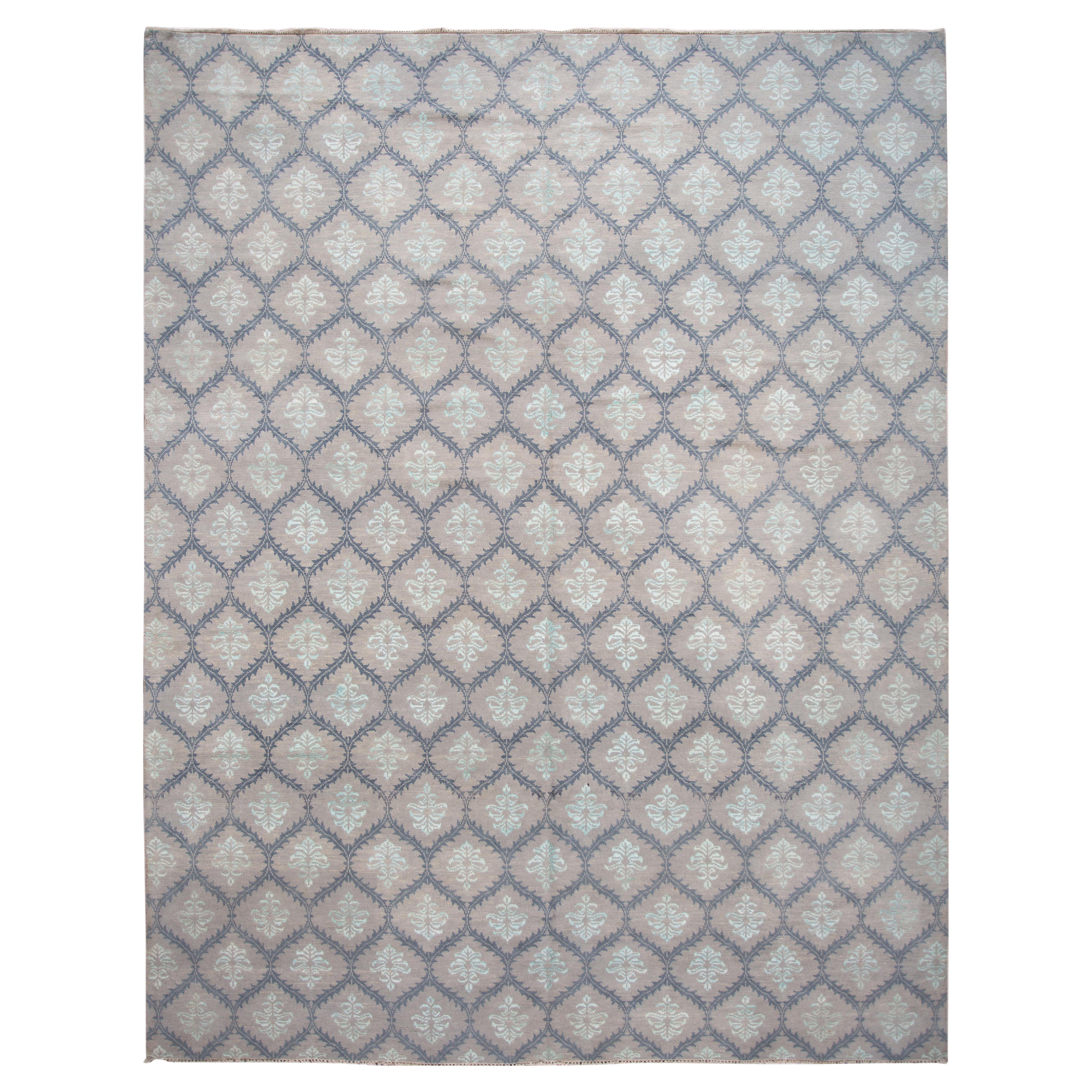 Tapis contemporain en laine et soie dans les tons gris avec un motif géométrique moderne