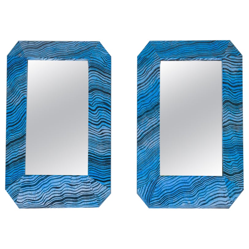 Paire de miroirs marbrés bleus