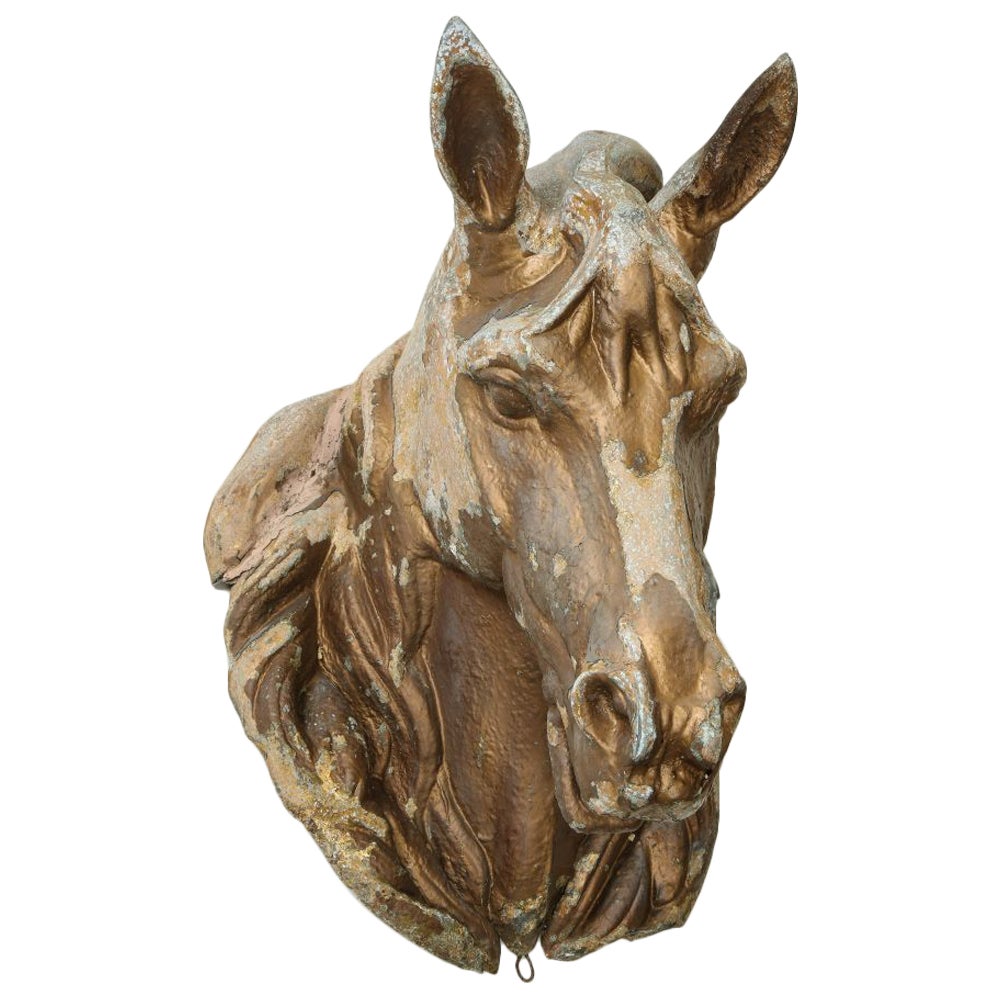 Tête de cheval en métal moulé doré en vente