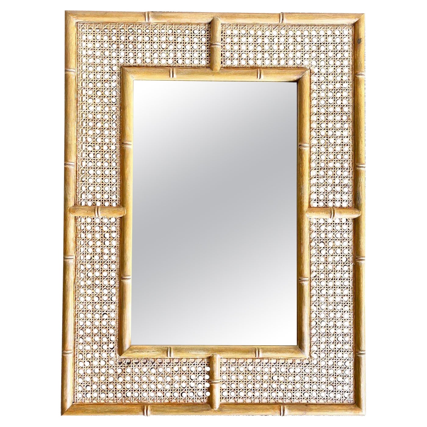 Miroir en canne et faux bambou de style Boho Regency en vente