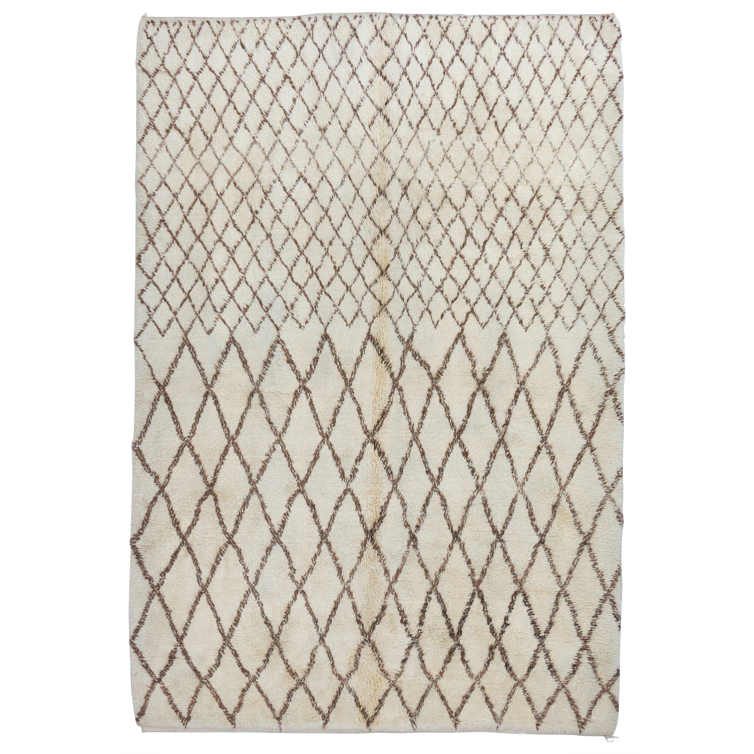 Contemporary Berber Moroccan Rug Made of Natural Wool, Custom Options Available im Angebot